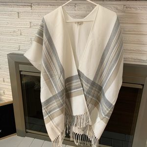 LOFT Cream Poncho 🦢